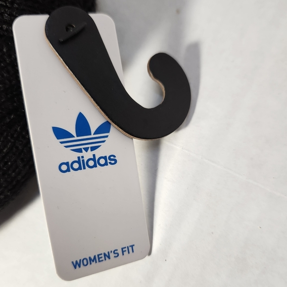 NWT Women's Adidas Originals Trefoil Beanie - Picture 2 of 8